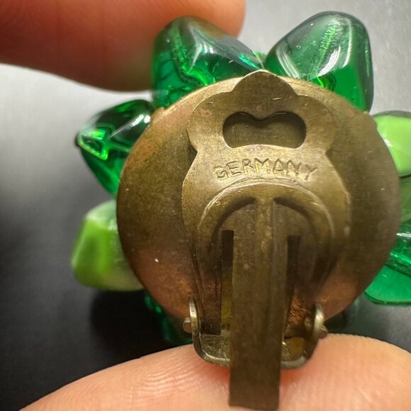 Vintage Green Glass Clip On Earrings Brass Tone Beaded Cluster Signed Germany - Picture 7 of 11